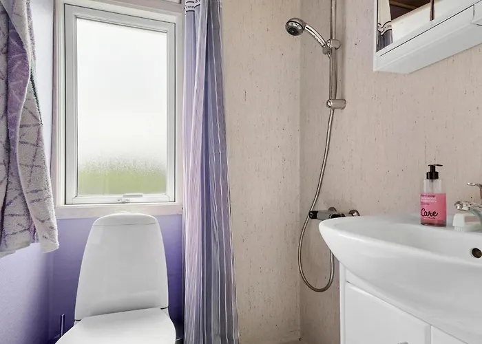 2 Bedroom Stunning In بيت للعطل أبينرا