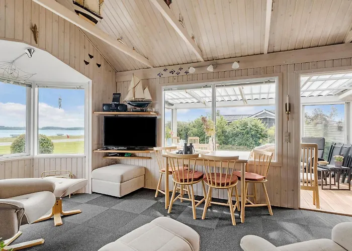 2 Bedroom Stunning In *